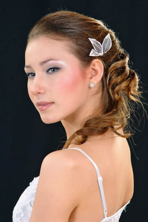 Elegant Side Hairstyles For Prom
